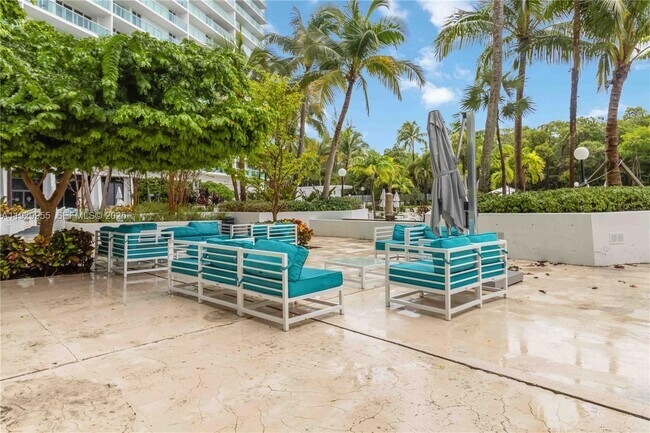 Building Photo - 100 Bayview Dr