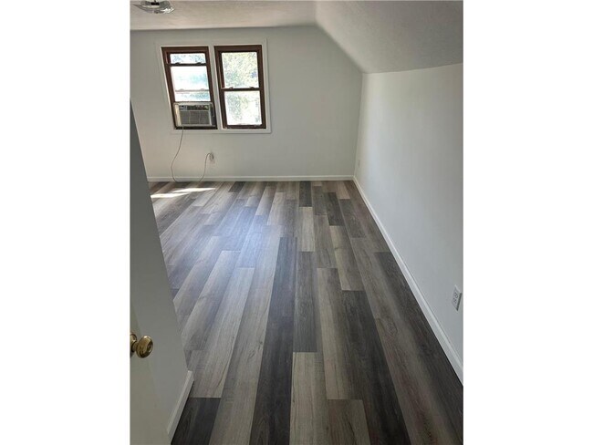 Building Photo - 919 3rd St E