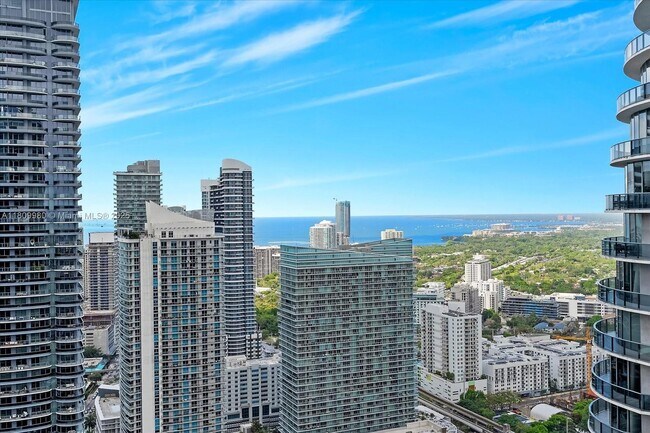 Building Photo - 801 S Miami Ave