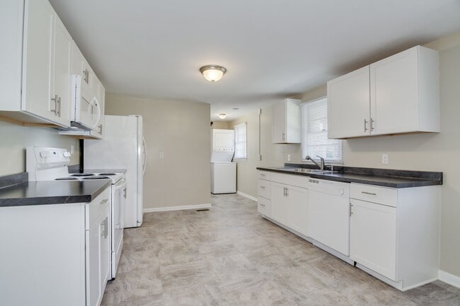 Building Photo - Charming Home in the Heart of Harlem!