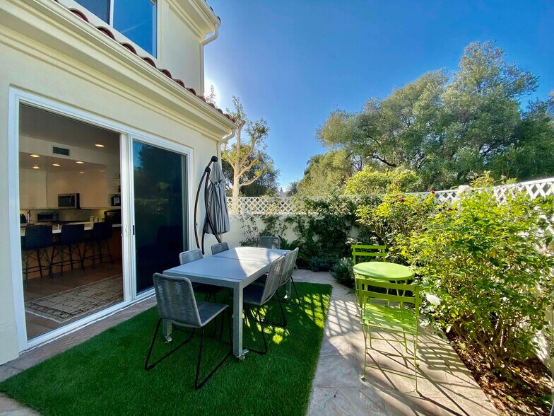 Building Photo - 6481 Zuma View Pl