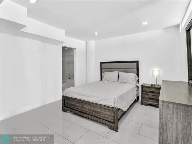 Building Photo - 3725 S Ocean Dr