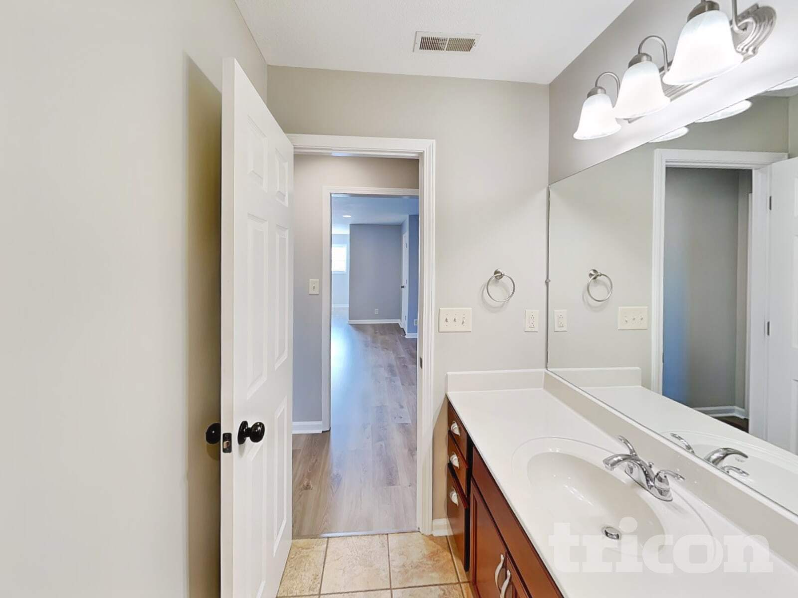 Building Photo - 935 Willow Circle