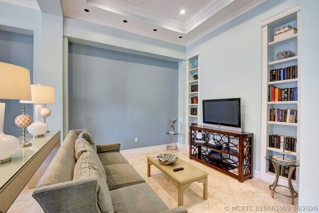Building Photo - 630 S Sapodilla Ave