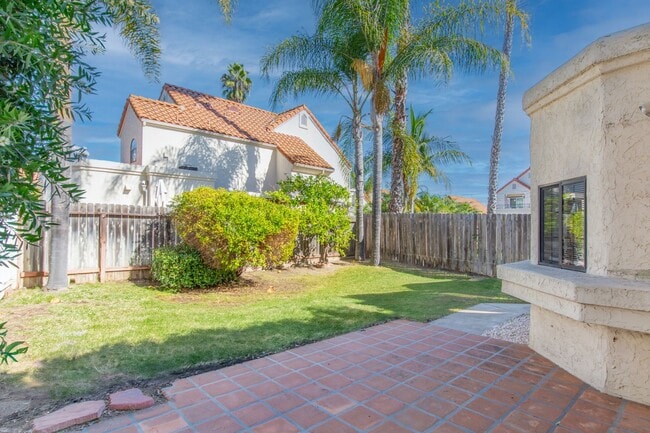 Building Photo - Highly Desirable 3 bedroom / 3 bath Cul-de...