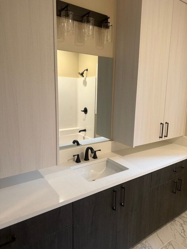 Building Photo - Newly Remolded 4-bedroom 3 bath Home in Downtown Woodland WA