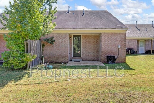 Building Photo - 1676 Joy Cir