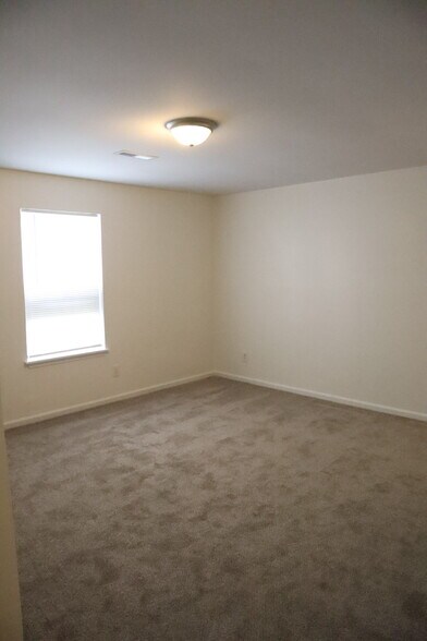 Primary bedroom - 108 Cedar Grove Dr