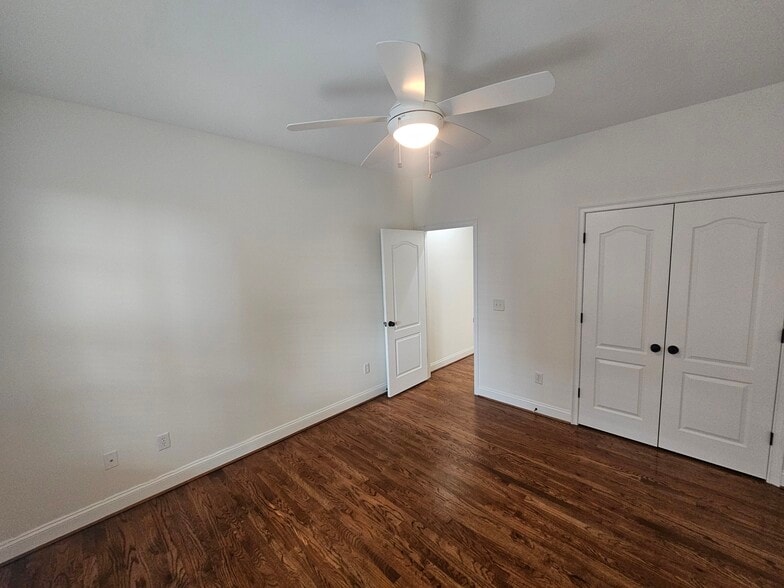 Building Photo - 212 Medford Dr