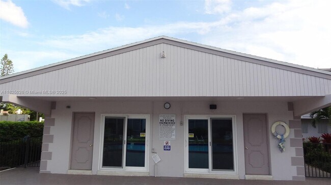 Building Photo - 700 Layne Blvd