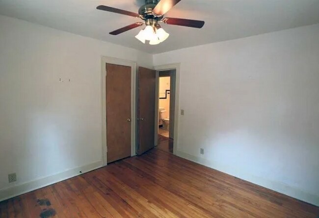 Interior Photo - 132-134
