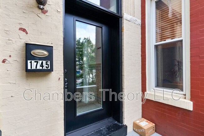 Building Photo - 1745 1st St NW