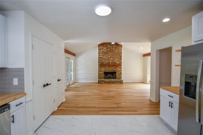 Building Photo - 17040 Birmingham Rd