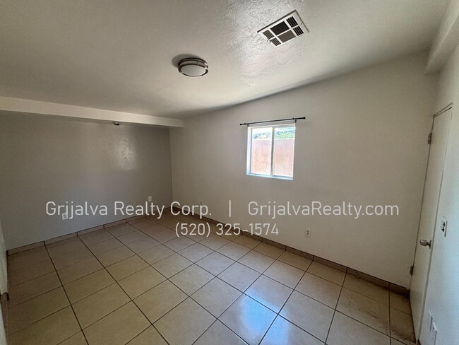 Building Photo - 2116 W Calle Fortunado