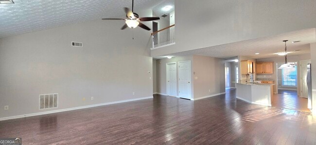 Building Photo - 1055 Livery Cir