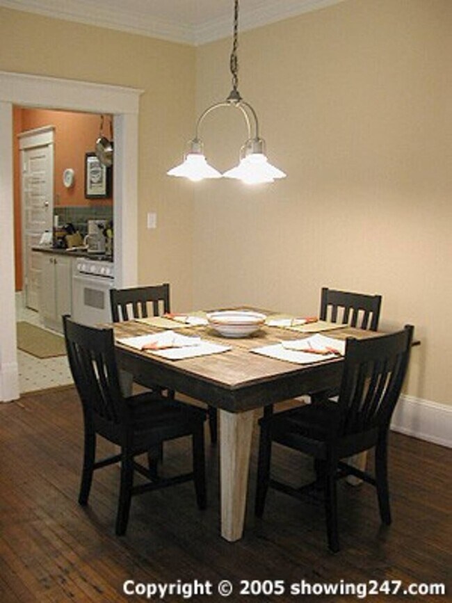 Building Photo - 236 Howard St NE