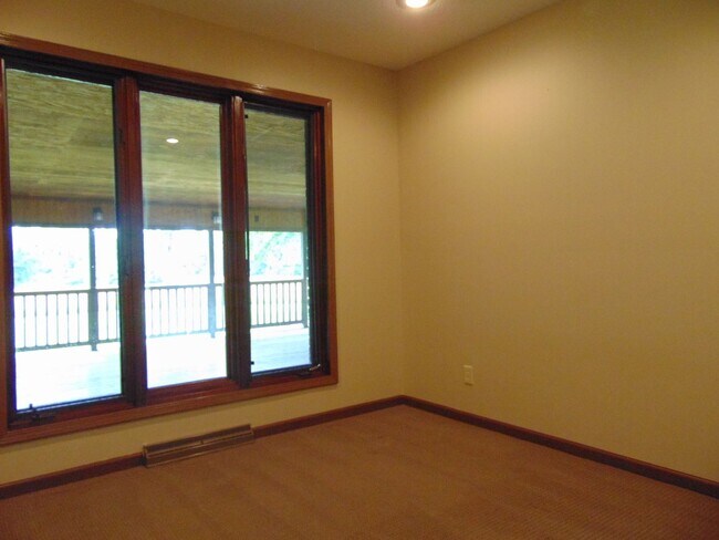 Building Photo - Amazing 3 Bed 2 Bath Country Home With Fab...