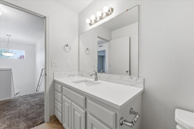 Building Photo - 12811 NE 49TH WAY