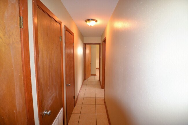 Building Photo - Vintage 3 Bedroom Home in Goodwood Homesites Neighborhood