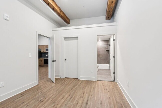 Building Photo - 201 Leverington Ave