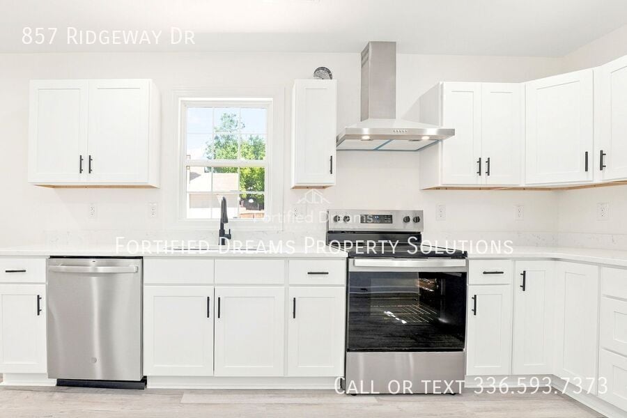 Building Photo - 857 Ridgeway Dr