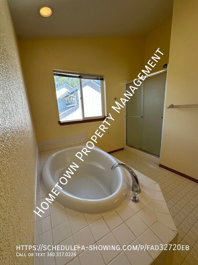 Building Photo - 5201 43rd Ct SE