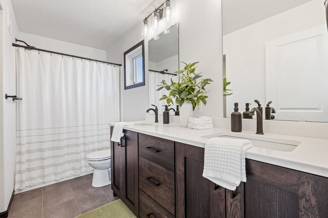 Building Photo - 4-bedroom, 3-bathroom South Fargo Single-F...