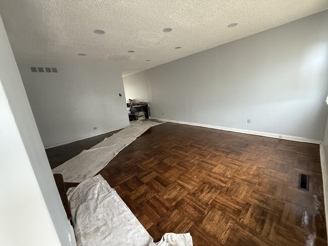 Building Photo - 906 Alcyon Dr