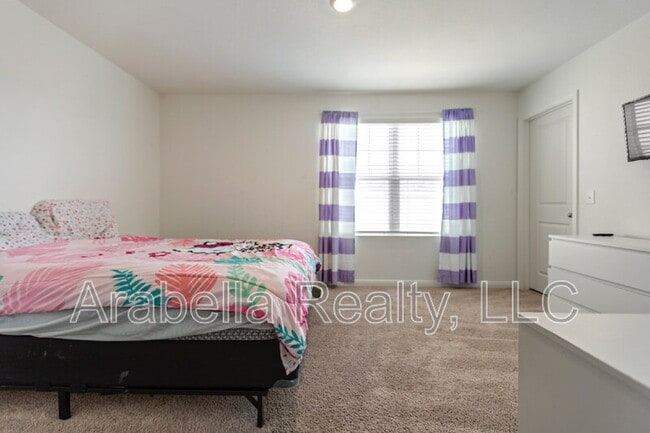 Building Photo - 5507 Finch Cyn