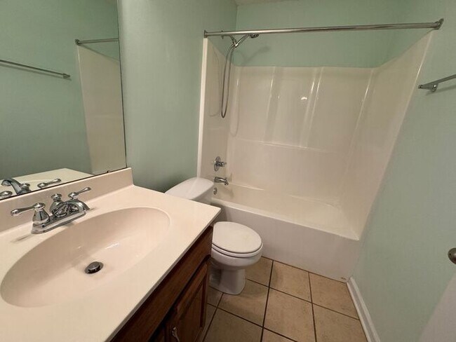 Building Photo - Prime Location and Fenced Yard