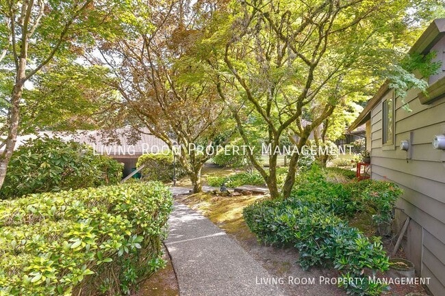 Building Photo - 9809 SW 49th Ave