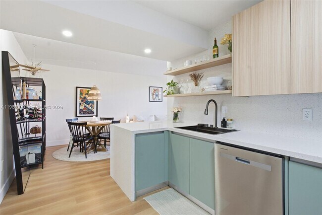 Building Photo - 1100 11th St