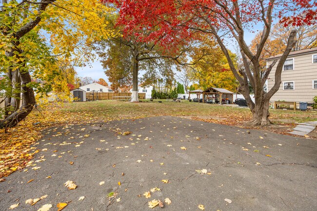 Building Photo - 57 King St