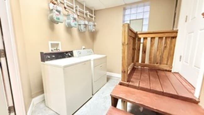 Building Photo - 8017 S Phillips Ave