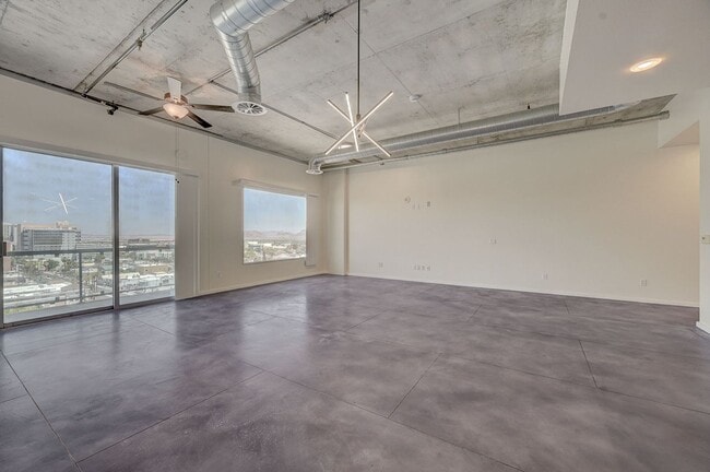 Building Photo - Modern Loft with City View