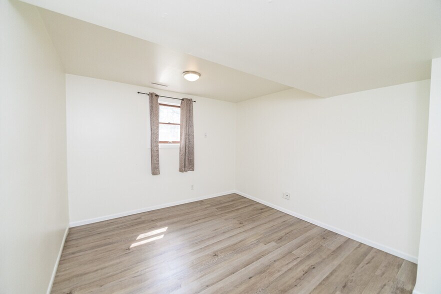 Building Photo - 5629 Massachusetts St