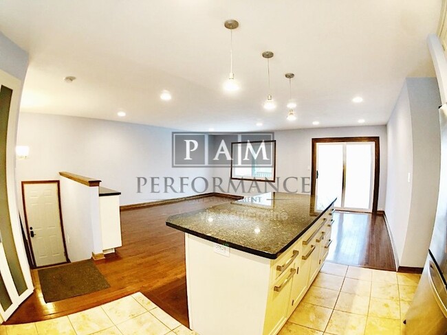 Building Photo - 10903 N San Marino Dr