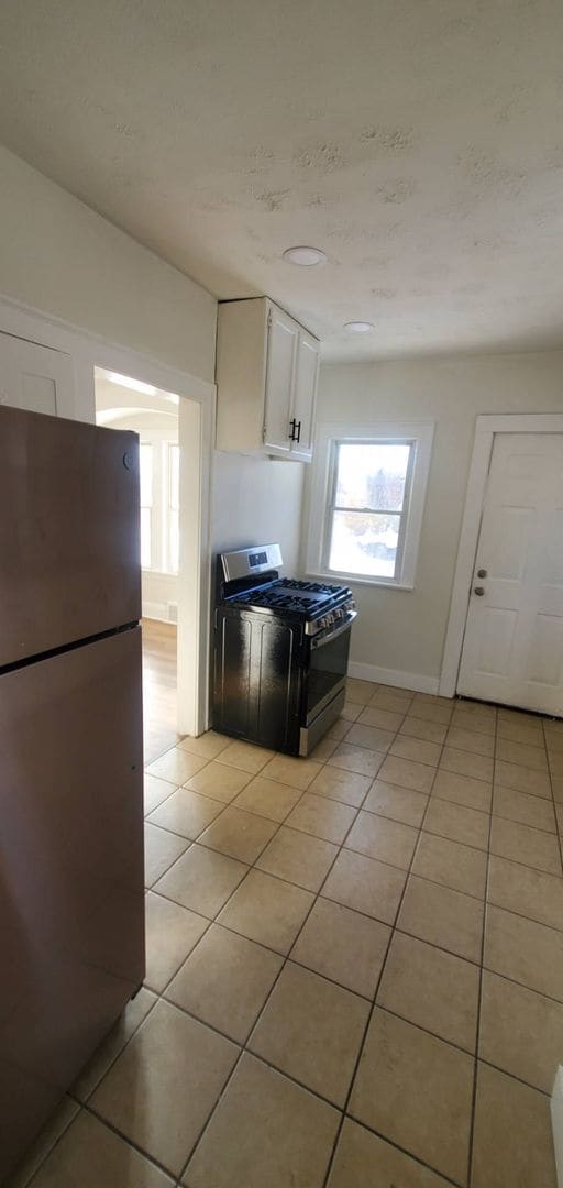 Building Photo - Charming 3-Bedroom Single Family Home Now Available for Rent