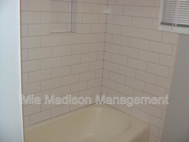 Building Photo - 11 Catherine Cir