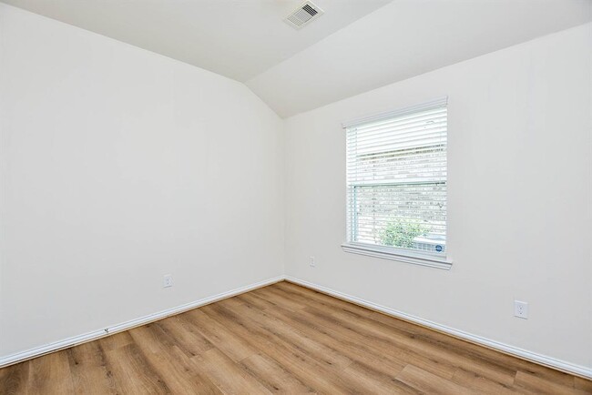 Building Photo - 16035 Dehay Ln