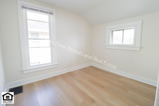Building Photo - Now available 3 bedroom home
