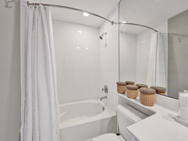 Building Photo - 225 NE 1st St