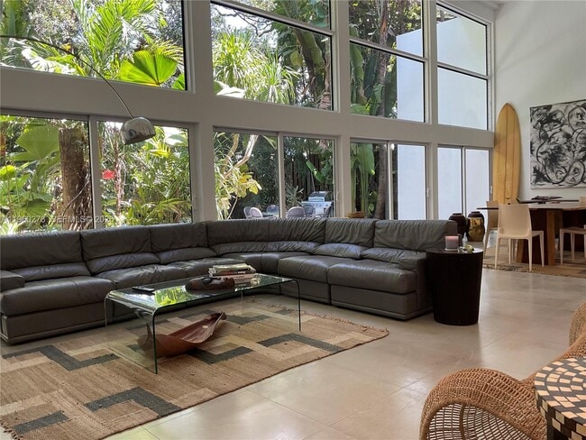 Building Photo - 2485 Inagua Ave