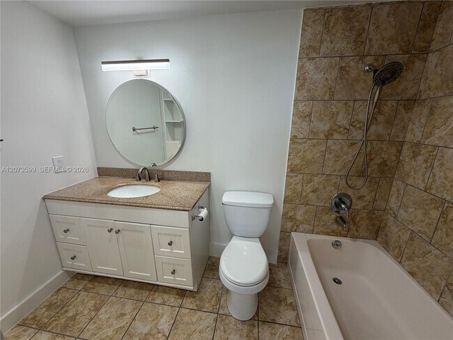 Building Photo - 4200 Hillcrest Dr