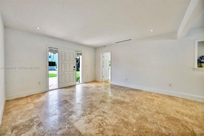 Building Photo - 255 Ridgewood Rd