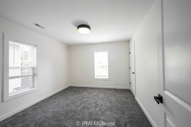 Building Photo - 428 N Bradley Ave