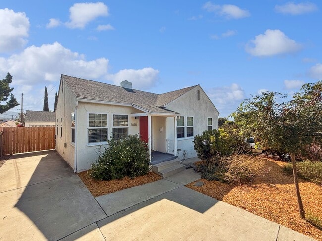 Primary Photo - Charming 3BR Home with Expansive Backyard ...