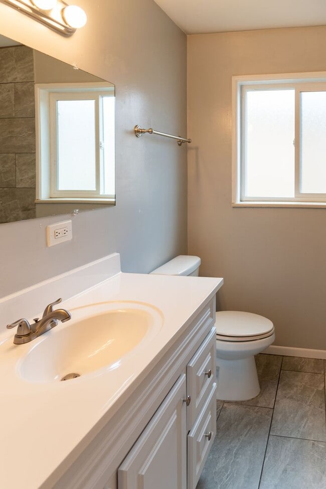 Building Photo - 3 Bed 2 Bath Home For Rent across from Sloan's Lake!