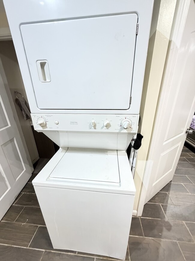 Building Photo - 2817 N Clybourn Ave