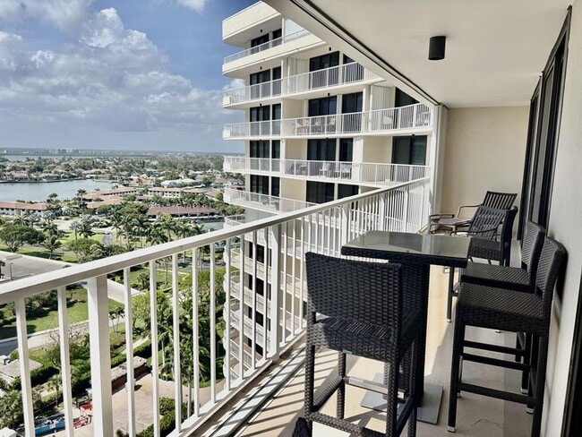 Building Photo - 320 Seaview Ct
